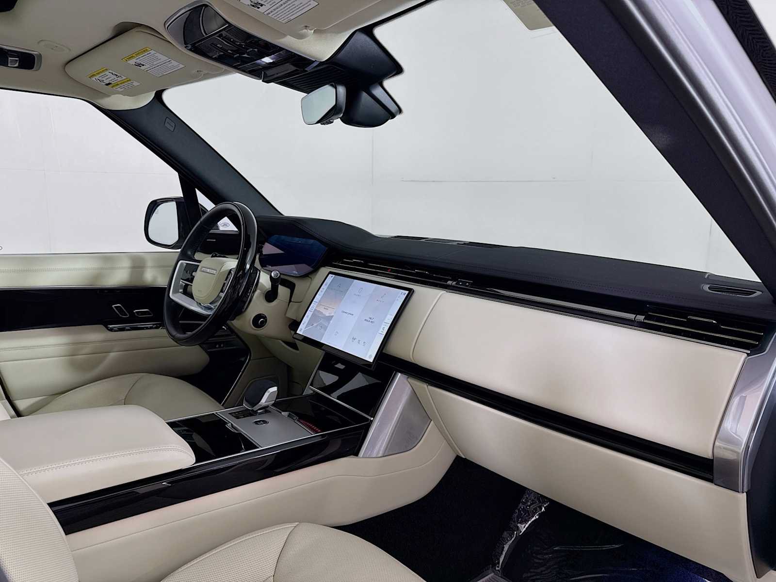 Certified 2024 Land Rover Range Rover SE AWD/4WD image 30