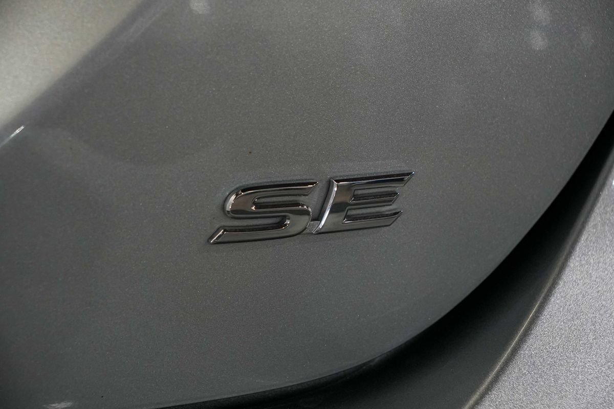 Used 2021 Toyota Camry SE FWD image 11