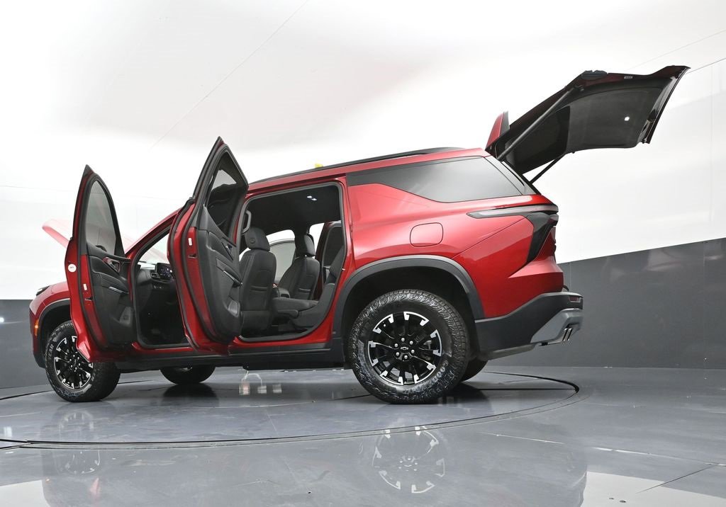 Used 2024 Chevrolet Traverse Z71 w/ LPO, Floor Liner Package image 48