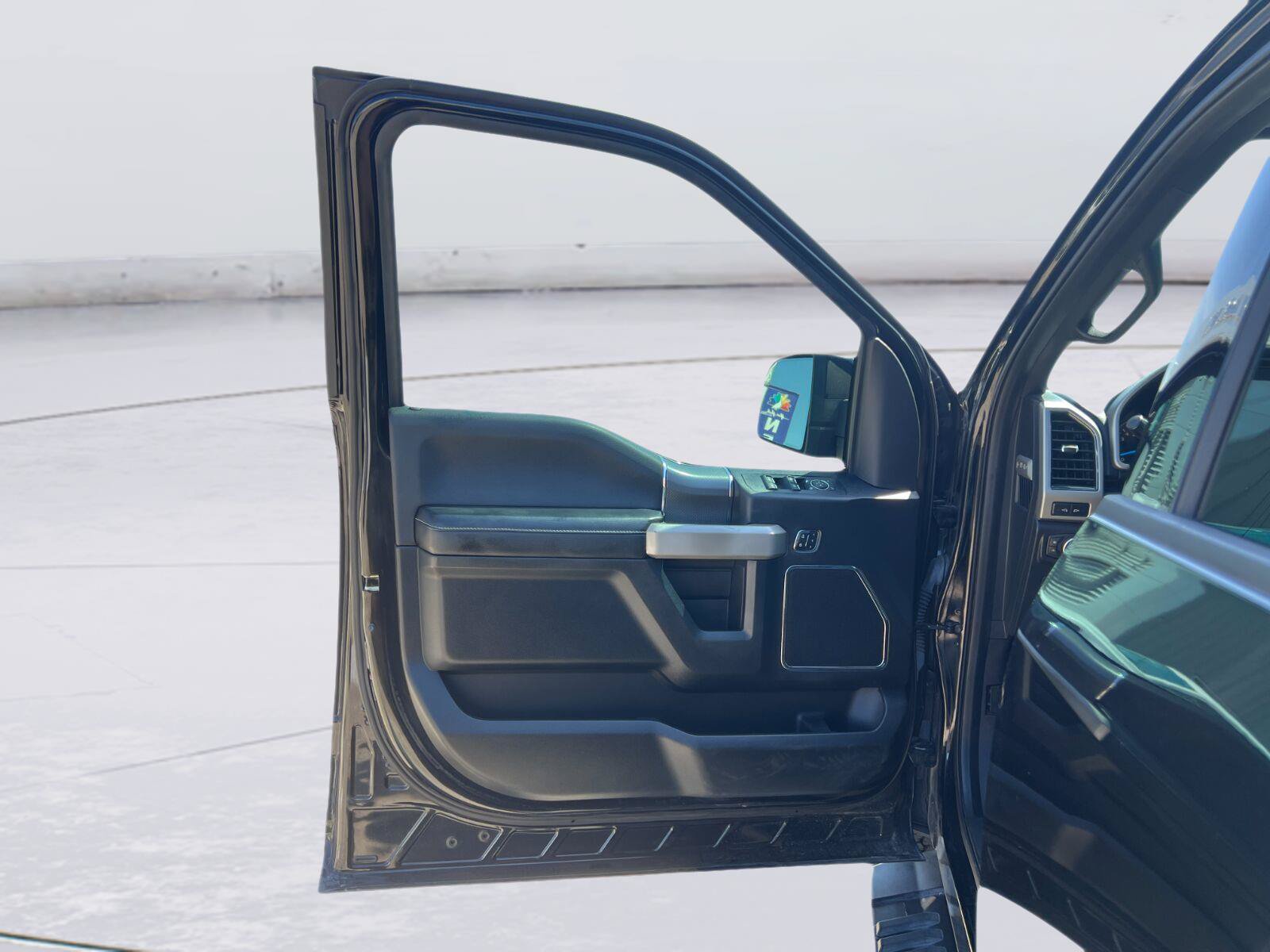 Used 2017 Ford F150 Lariat RWD image 14