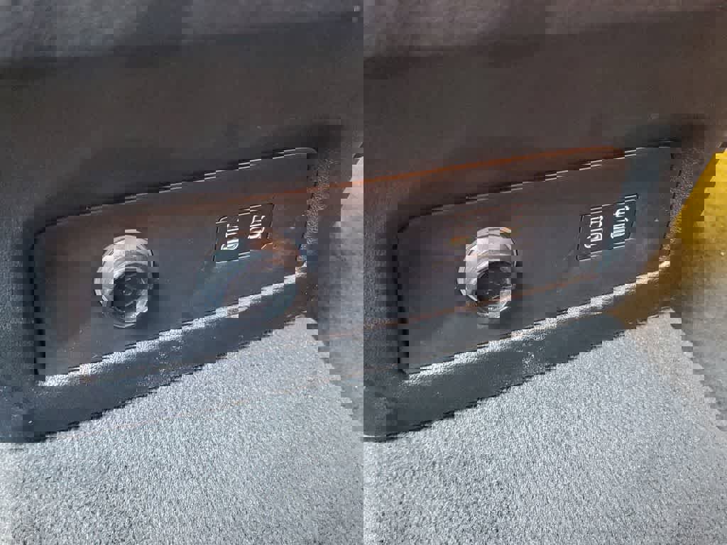 Used 2024 BMW X7 M60i w/ Executive Package image 13