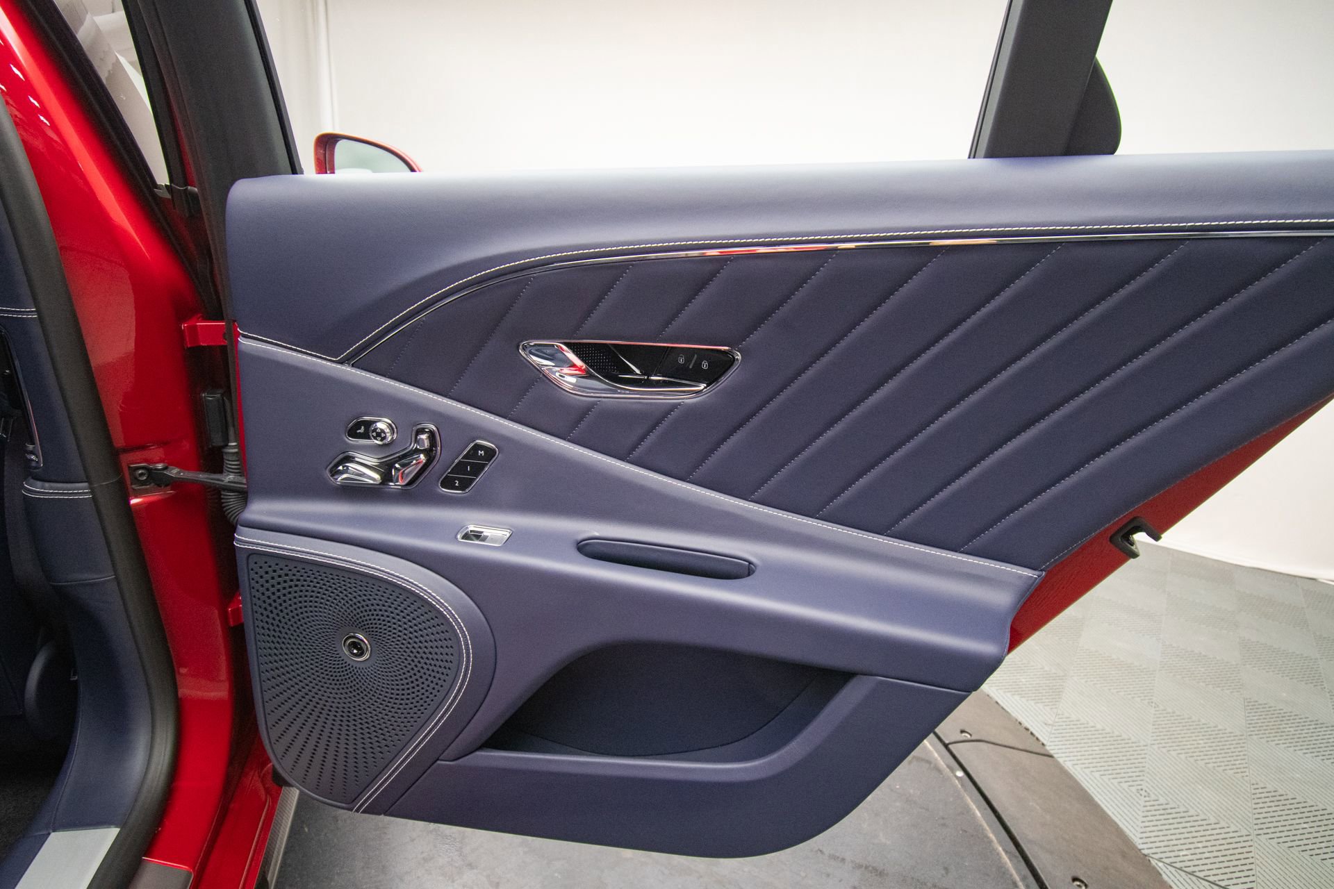 Used 2024 Bentley Flying Spur S V8 AWD/4WD image 43