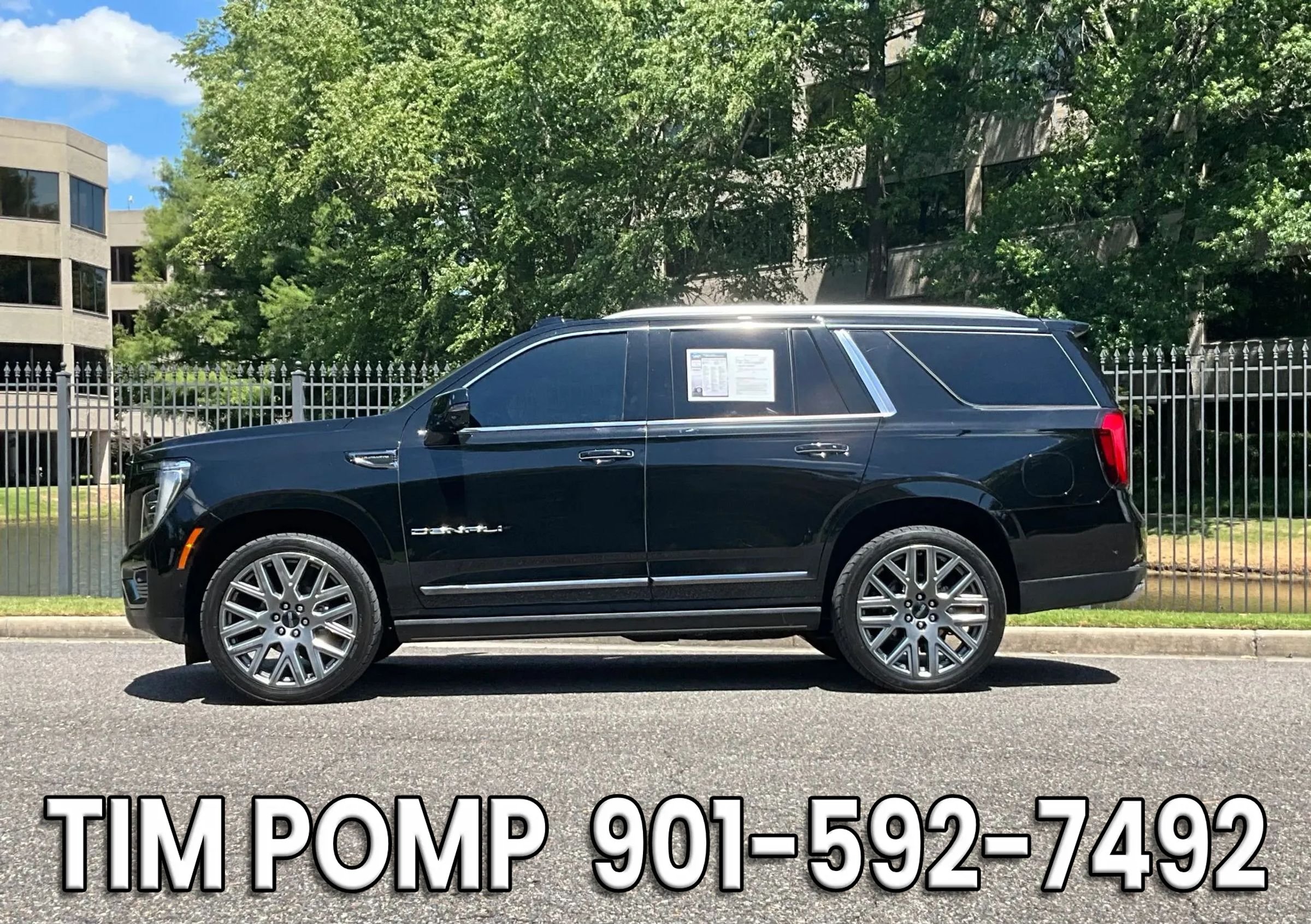 Used 2025 GMC Yukon Denali Ultimate AWD/4WD image 9