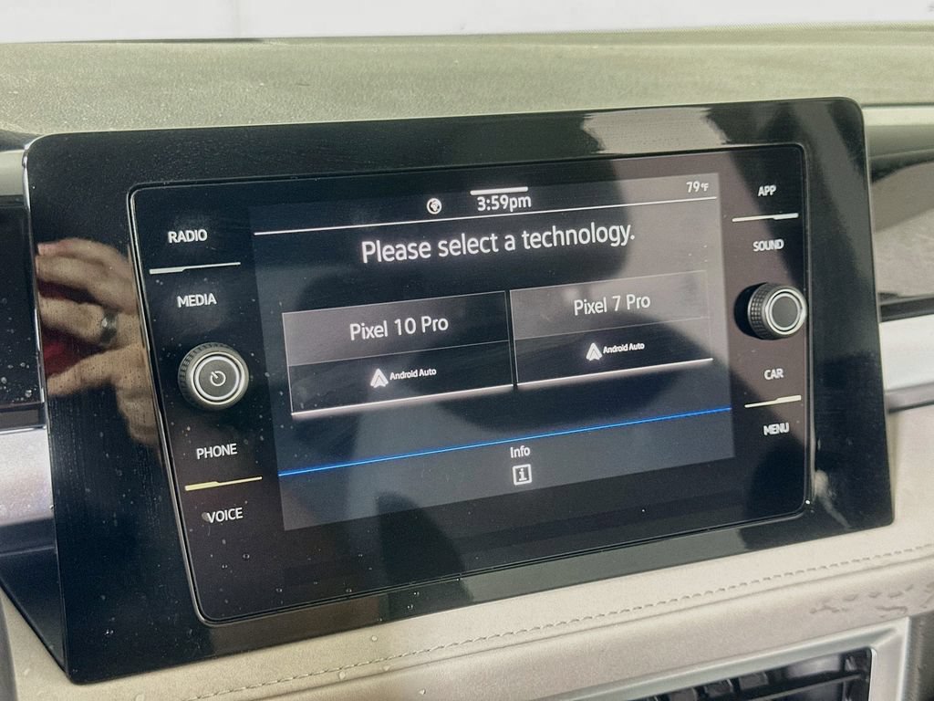 Used 2025 Volkswagen Taos SE FWD image 25