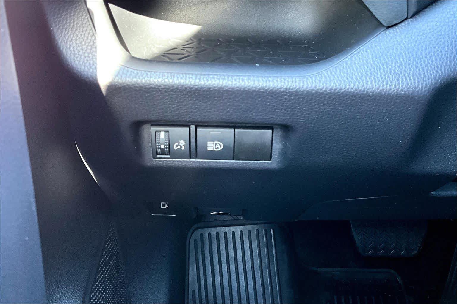 Certified 2025 Toyota RAV4 XLE AWD/4WD image 35