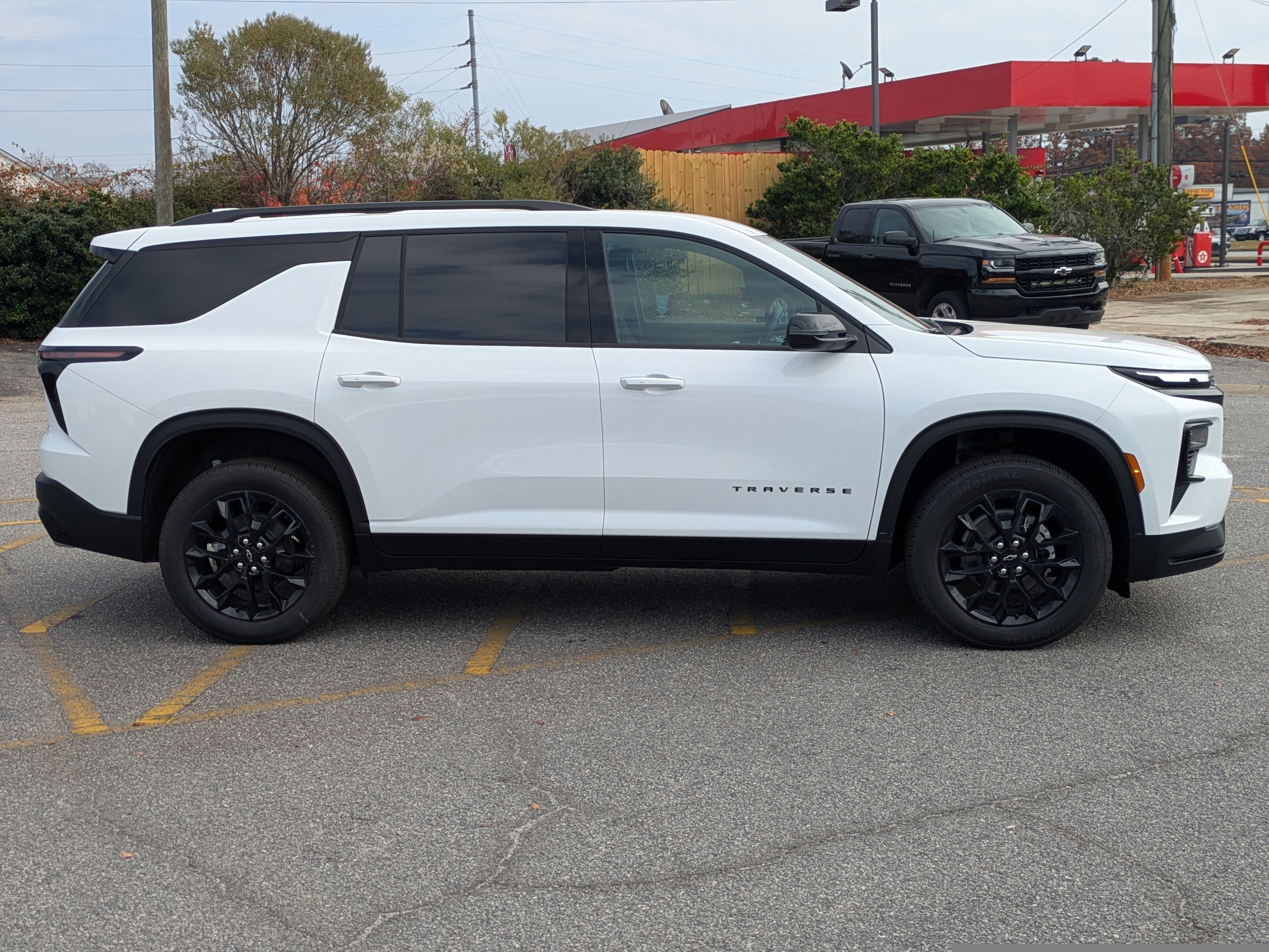 New 2026 Chevrolet Traverse LT w/ Midnight/Sport Edition image 3