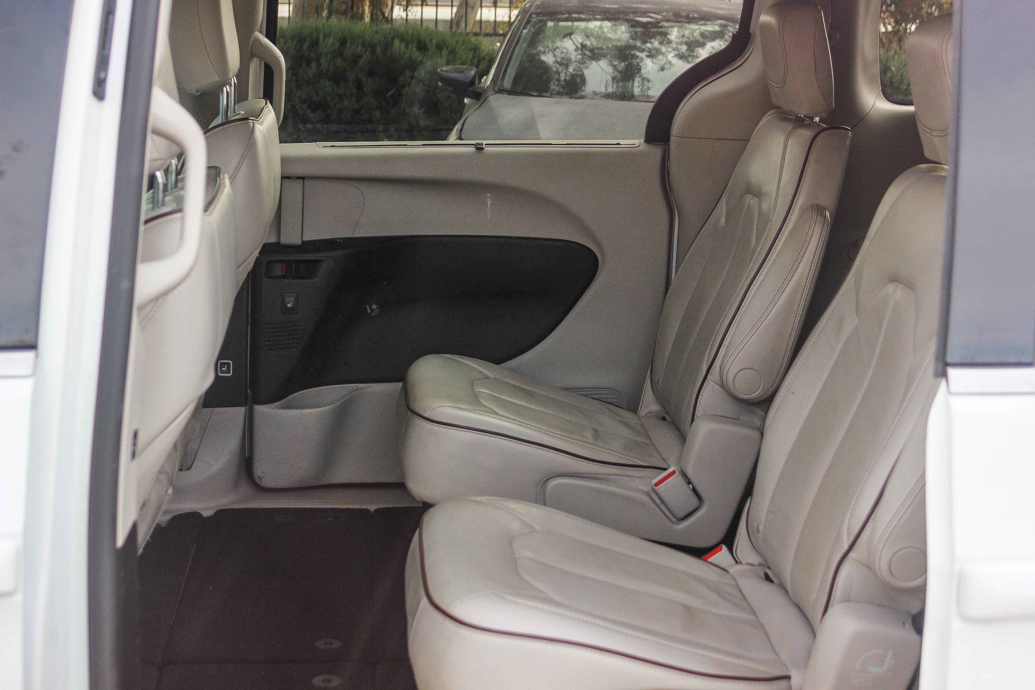 Used 2017 Chrysler Pacifica Limited w/ Advanced Safetytec Group image 18