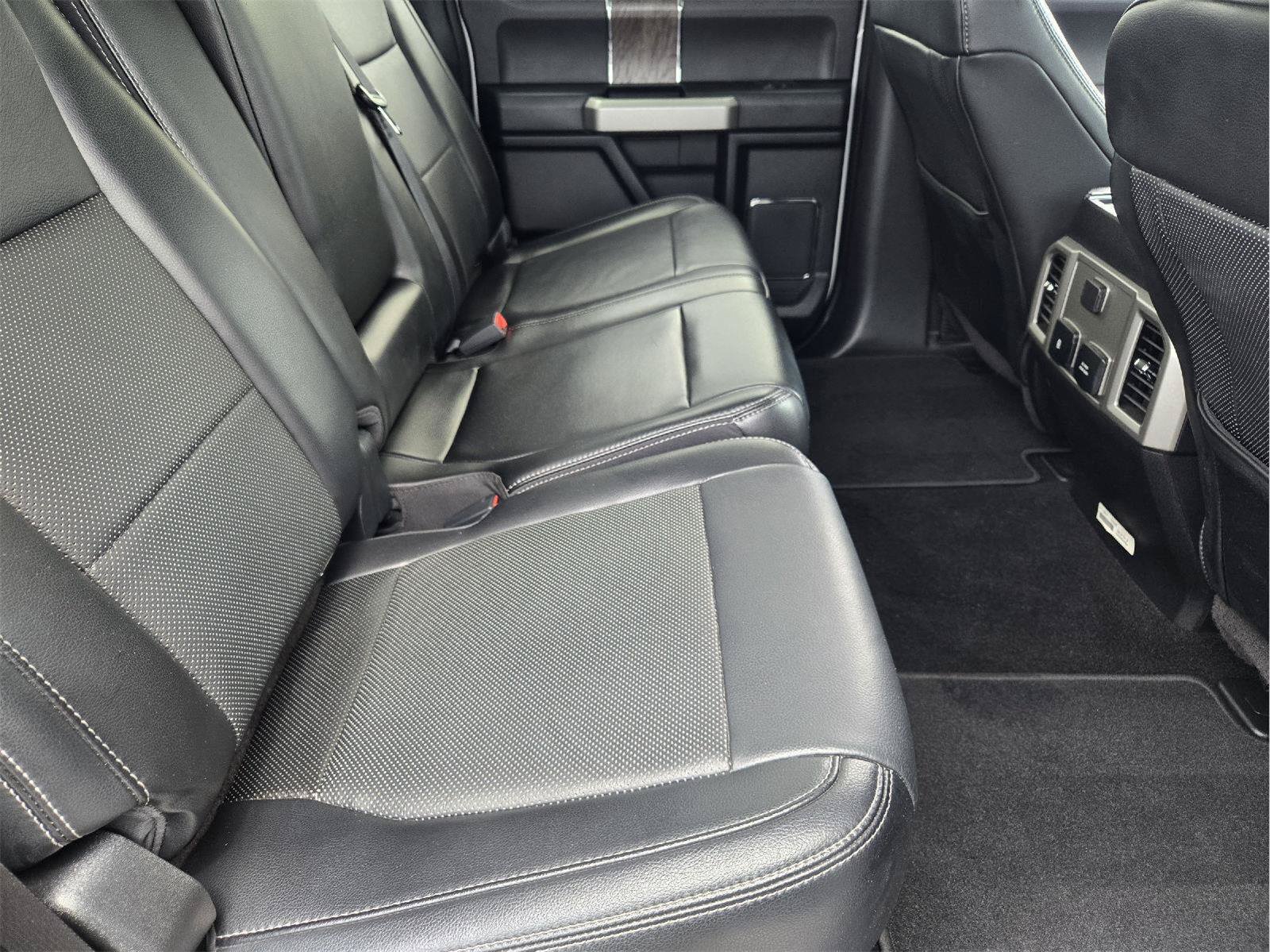 Used 2019 Ford F250 Lariat w/ Lariat Value Package AWD/4WD image 31