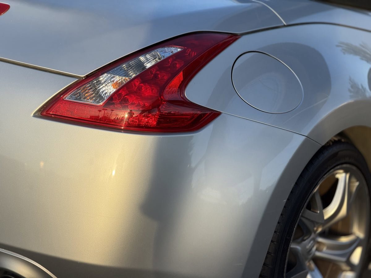 Used 2011 Nissan 370Z Touring w/ Sport Pkg image 13