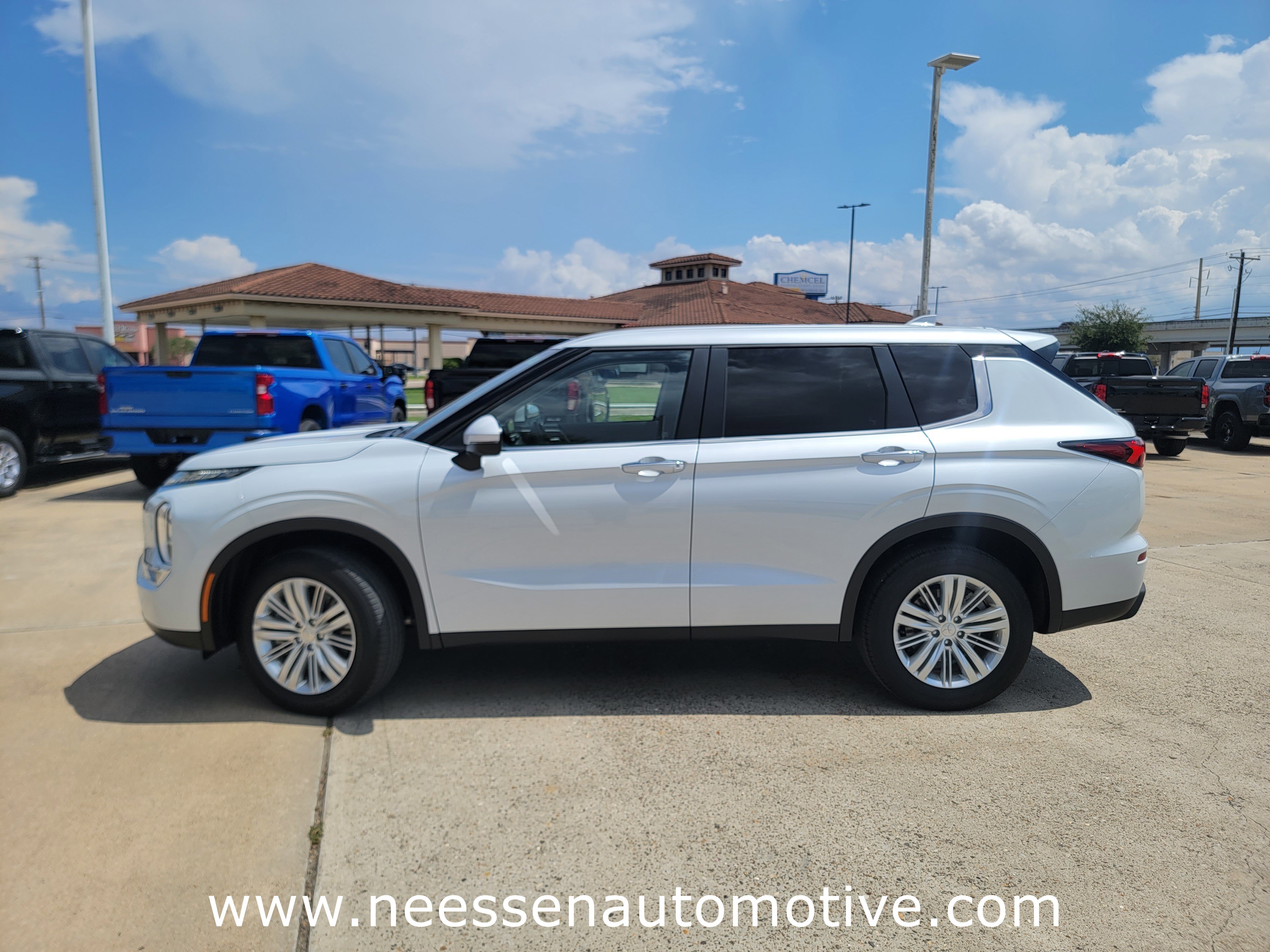 Used 2024 Mitsubishi Outlander ES image 4