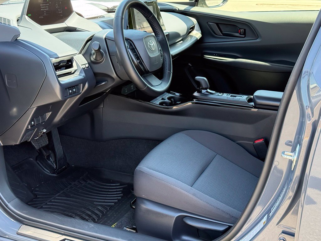 Used 2025 Toyota Prius LE FWD image 6