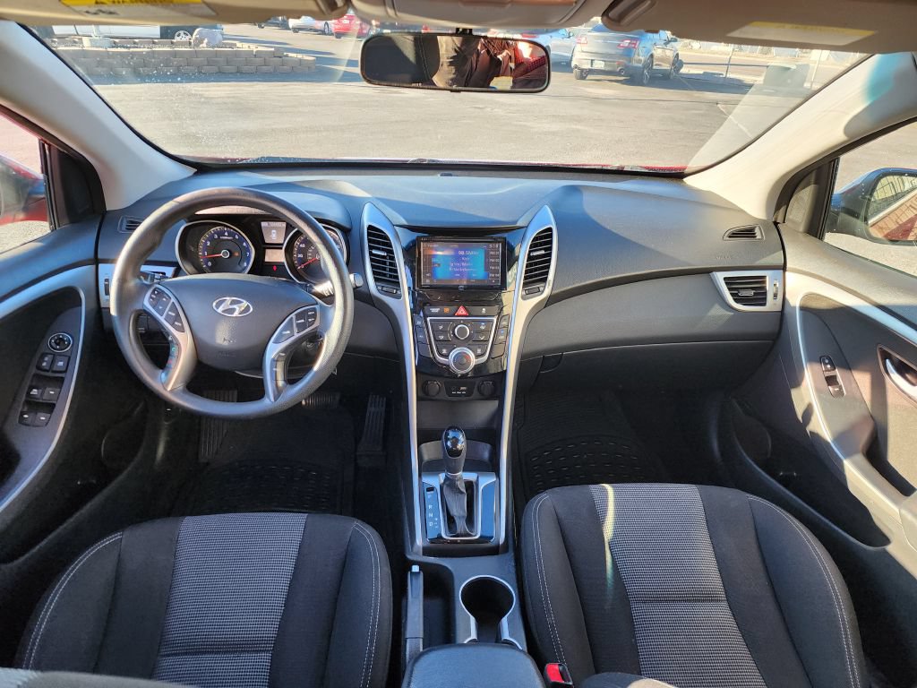 Used 2017 Hyundai Elantra GT FWD image 9