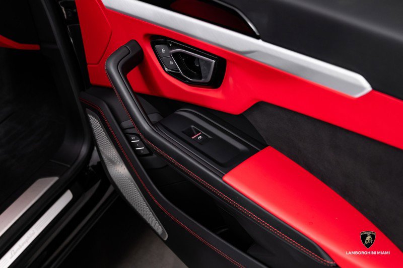 Used 2019 Lamborghini Urus image 40