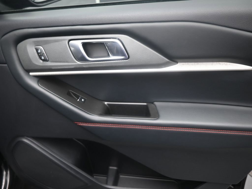 Used 2025 Ford Explorer ST-Line w/ ST-Line Street Pack image 10
