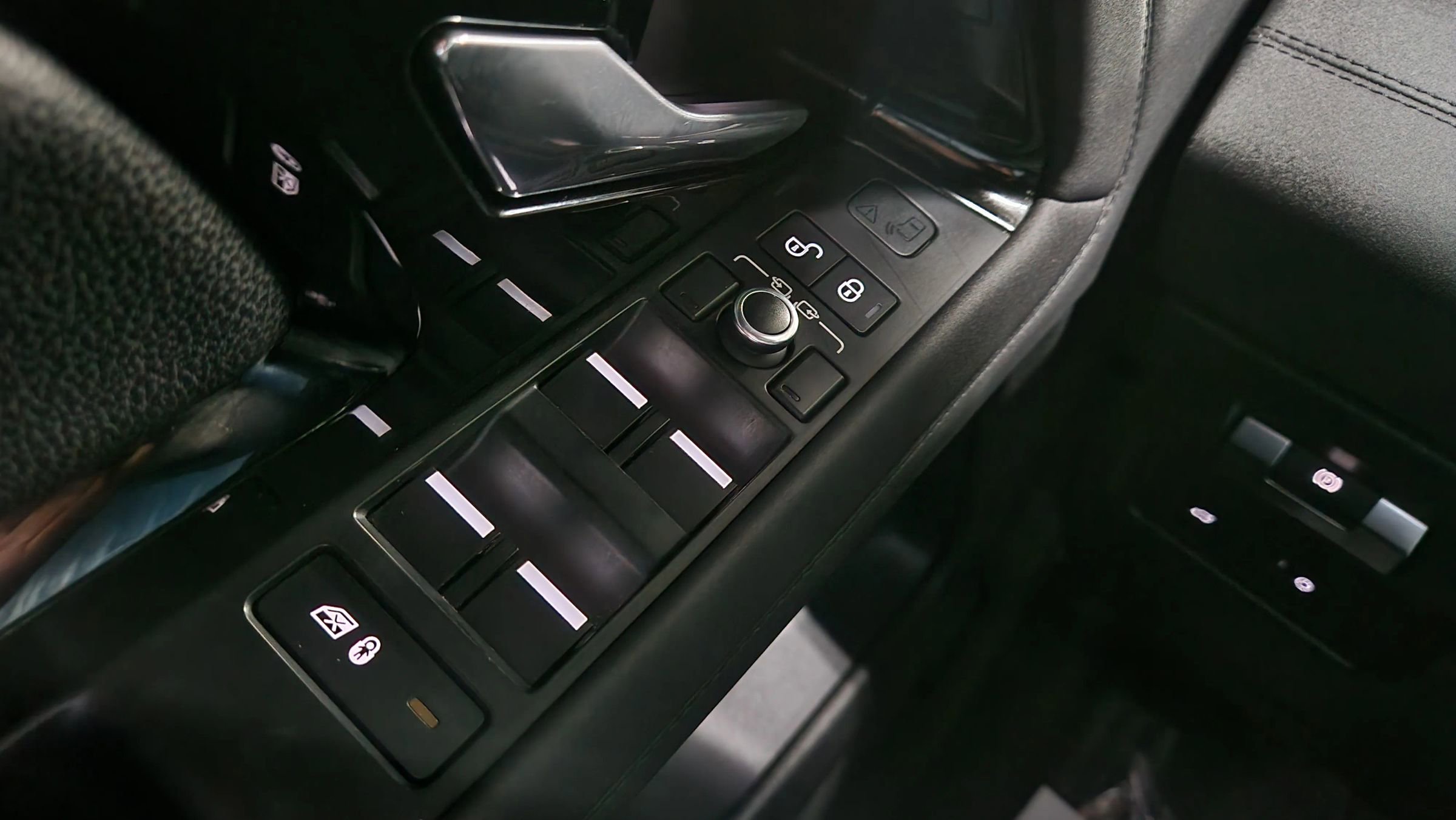Used 2020 Land Rover Range Rover Evoque SE image 40