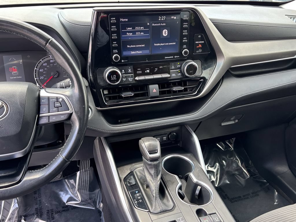 Used 2021 Toyota Highlander LE AWD/4WD image 21