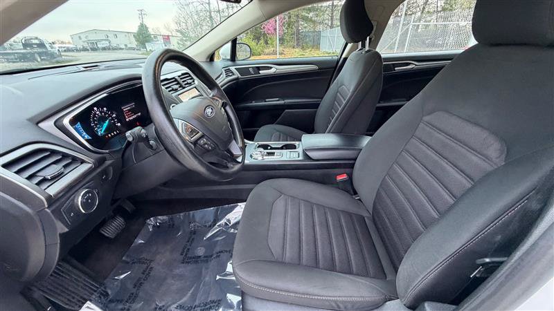 Used 2020 Ford Fusion SE FWD image 9