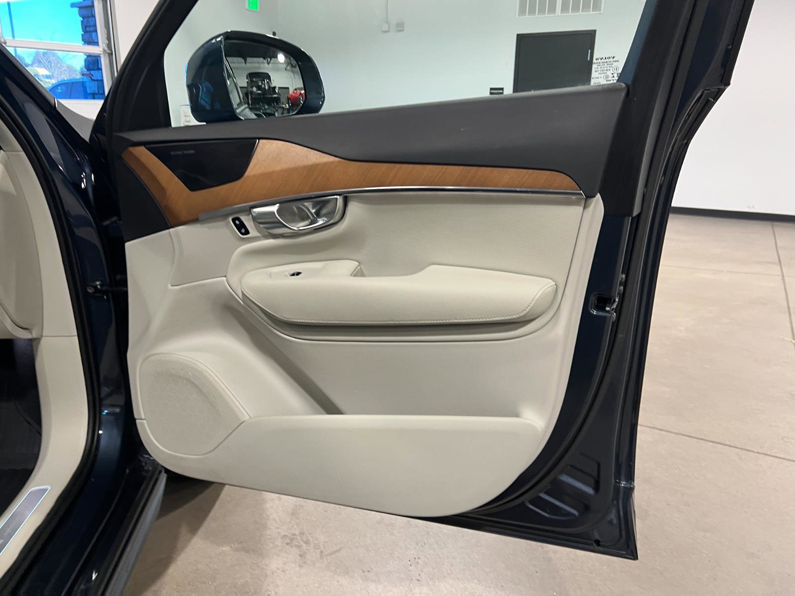 Used 2022 Volvo XC90 T8 Inscription Expression w/ Advanced Package image 41