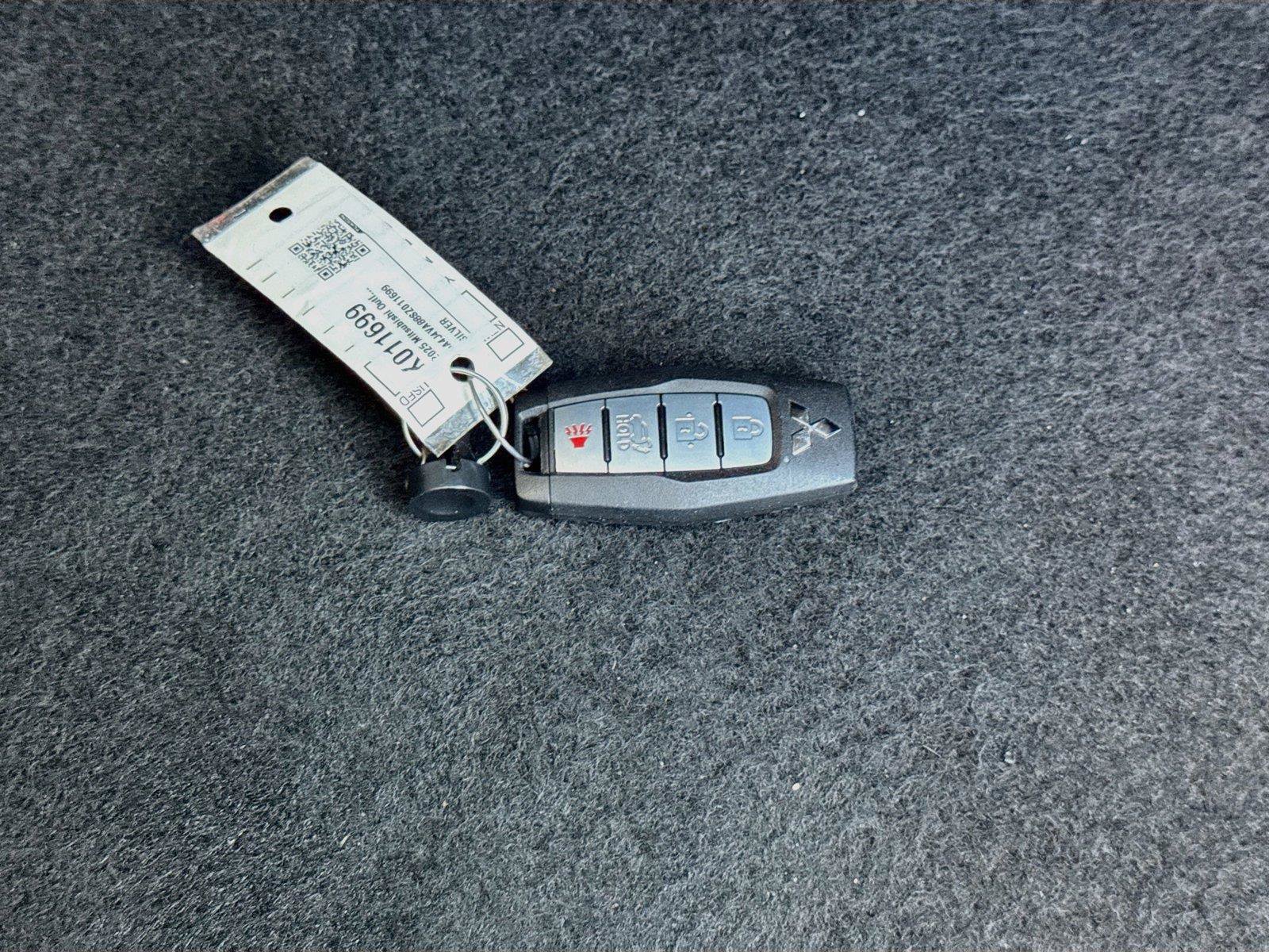 Used 2025 Mitsubishi Outlander SE AWD/4WD image 34