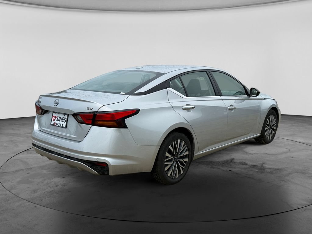 Used 2024 Nissan Altima 2.5 SV FWD image 9
