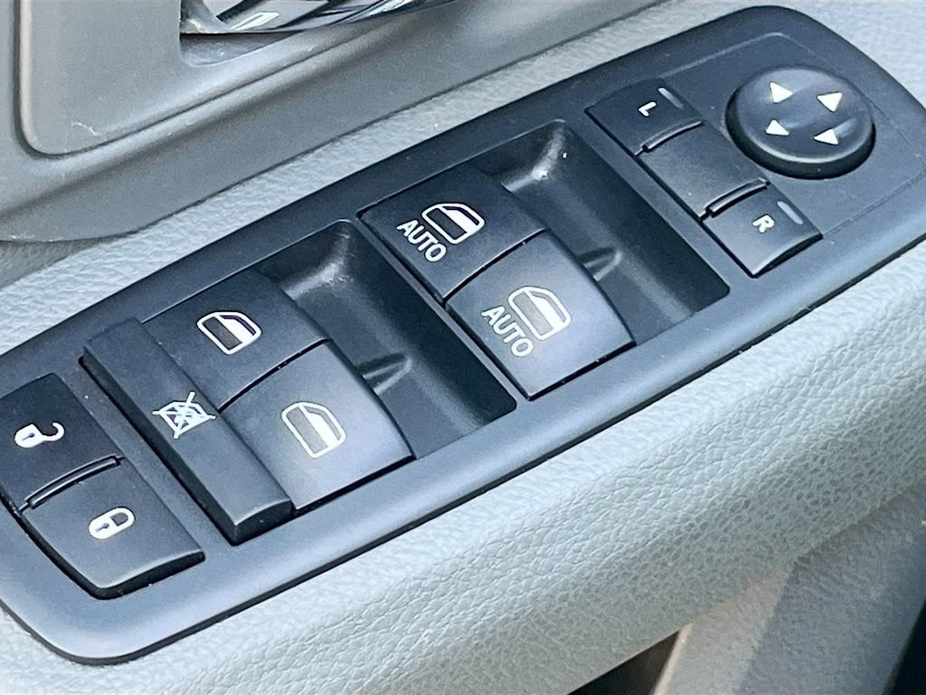 Used 2019 RAM 1500 Classic SLT AWD/4WD image 17
