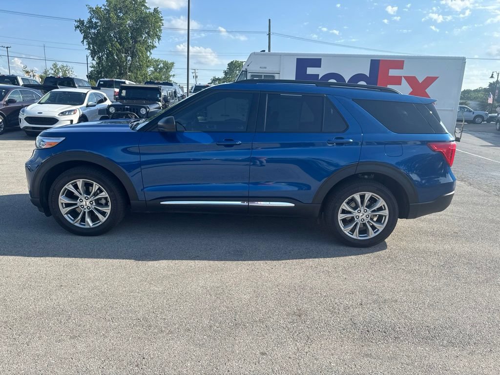Used 2023 Ford Explorer XLT w/ Equipment Group 202A AWD/4WD image 6
