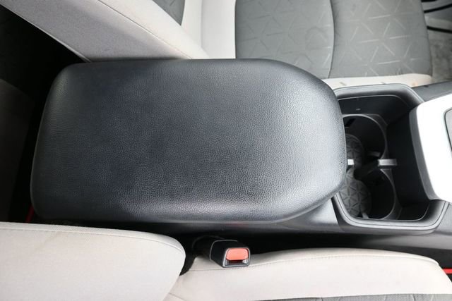 Used 2022 Toyota RAV4 XLE AWD/4WD image 38
