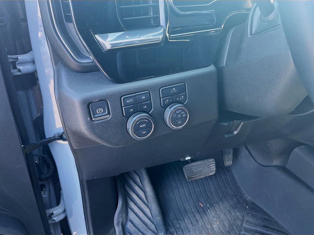 Used 2025 Chevrolet Silverado 1500 RST AWD/4WD image 12