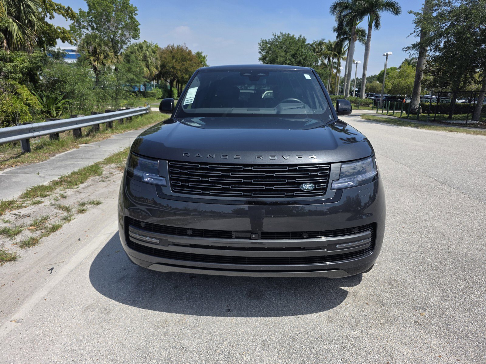 New 2026 Land Rover Range Rover Long Wheelbase SE AWD/4WD image 8