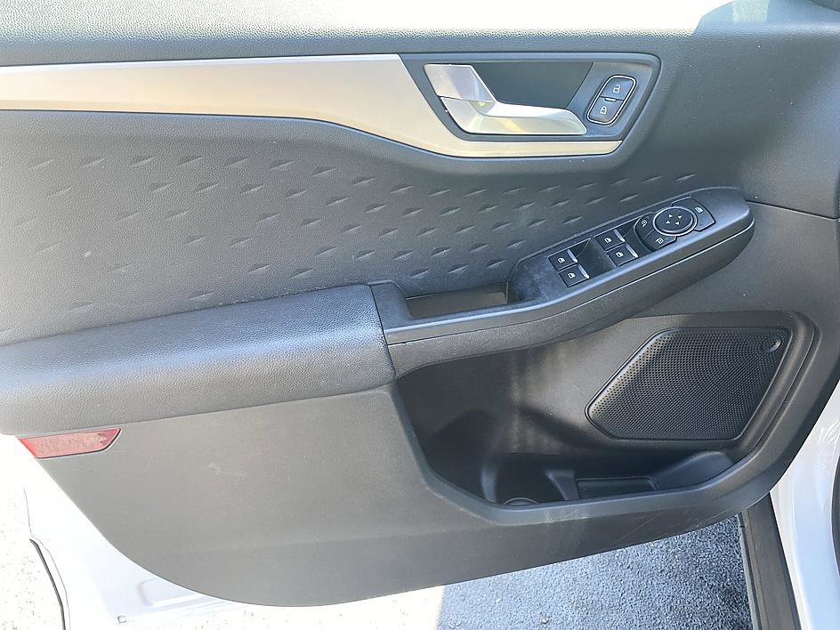 Used 2020 Ford Escape SE image 9