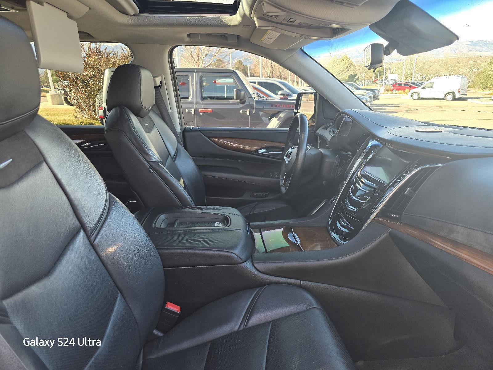 Used 2017 Cadillac Escalade ESV Luxury image 9