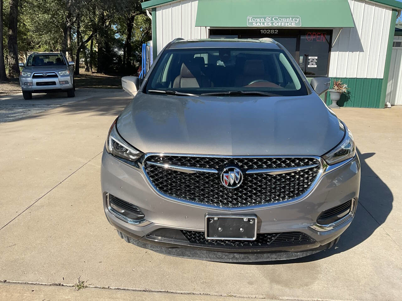 Used 2019 Buick Enclave Avenir w/ Avenir Technology Package image 4