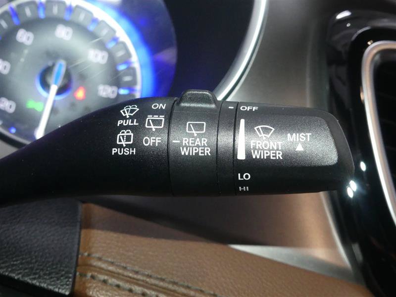 Used 2020 Chrysler Pacifica Limited w/ Tire & Wheel Group FWD image 33