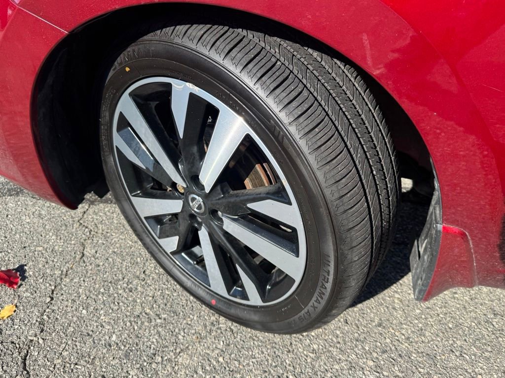 Used 2021 Nissan Versa SR w/ Convenience Package image 41