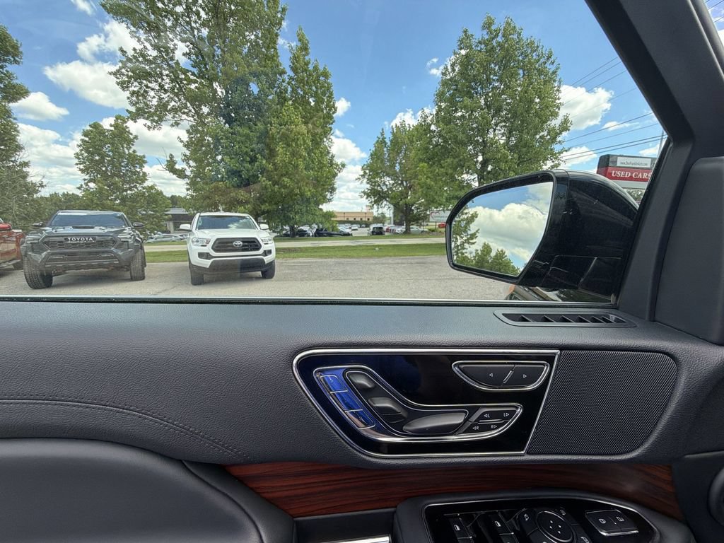 Used 2024 Lincoln Navigator Reserve AWD/4WD image 12
