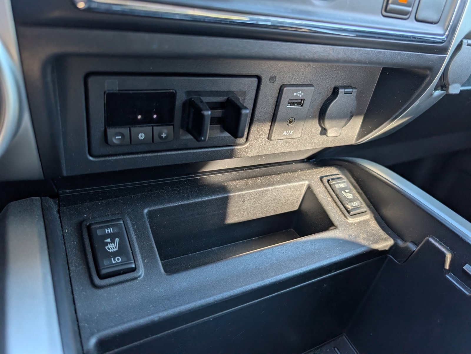 Used 2018 Nissan Titan SL w/ Off-Road Package image 13