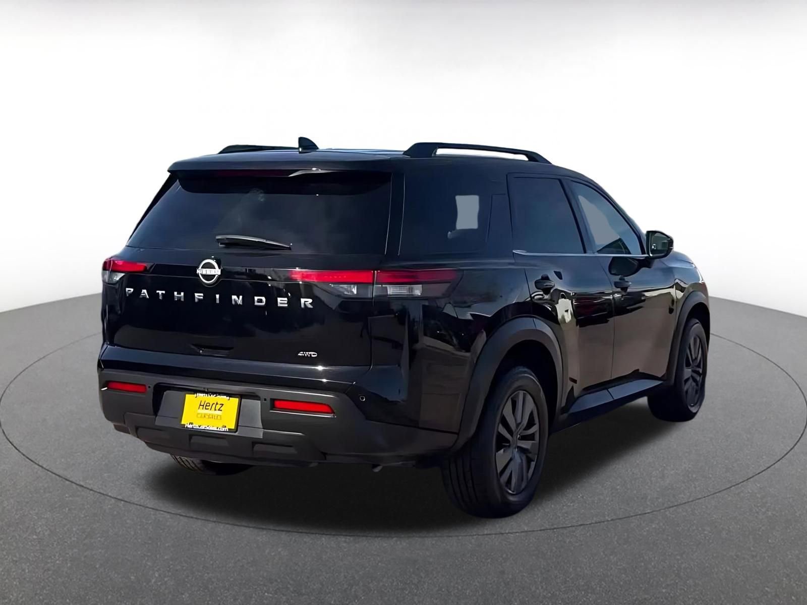 Used 2025 Nissan Pathfinder SV image 14