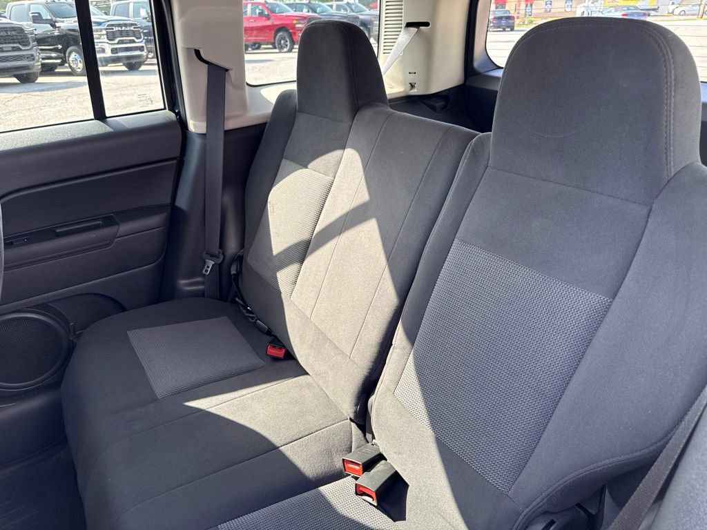 Used 2014 Jeep Patriot Latitude AWD/4WD image 32