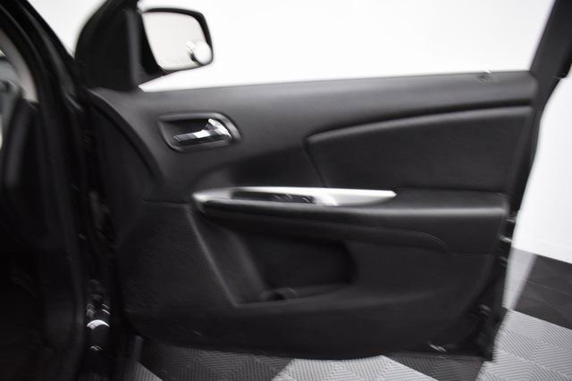 Used 2020 Dodge Journey SE image 27
