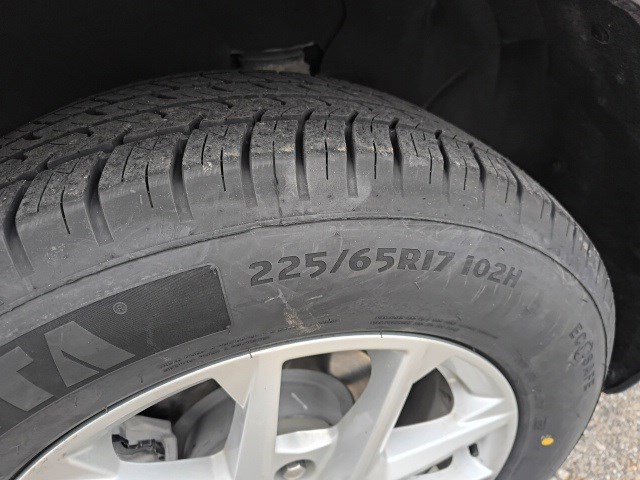 Used 2023 Chevrolet Equinox LT w/ Driver Convenience Package image 9