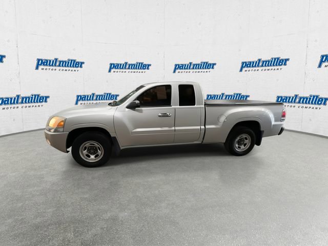 Used 2007 Mitsubishi Raider LS RWD image 6