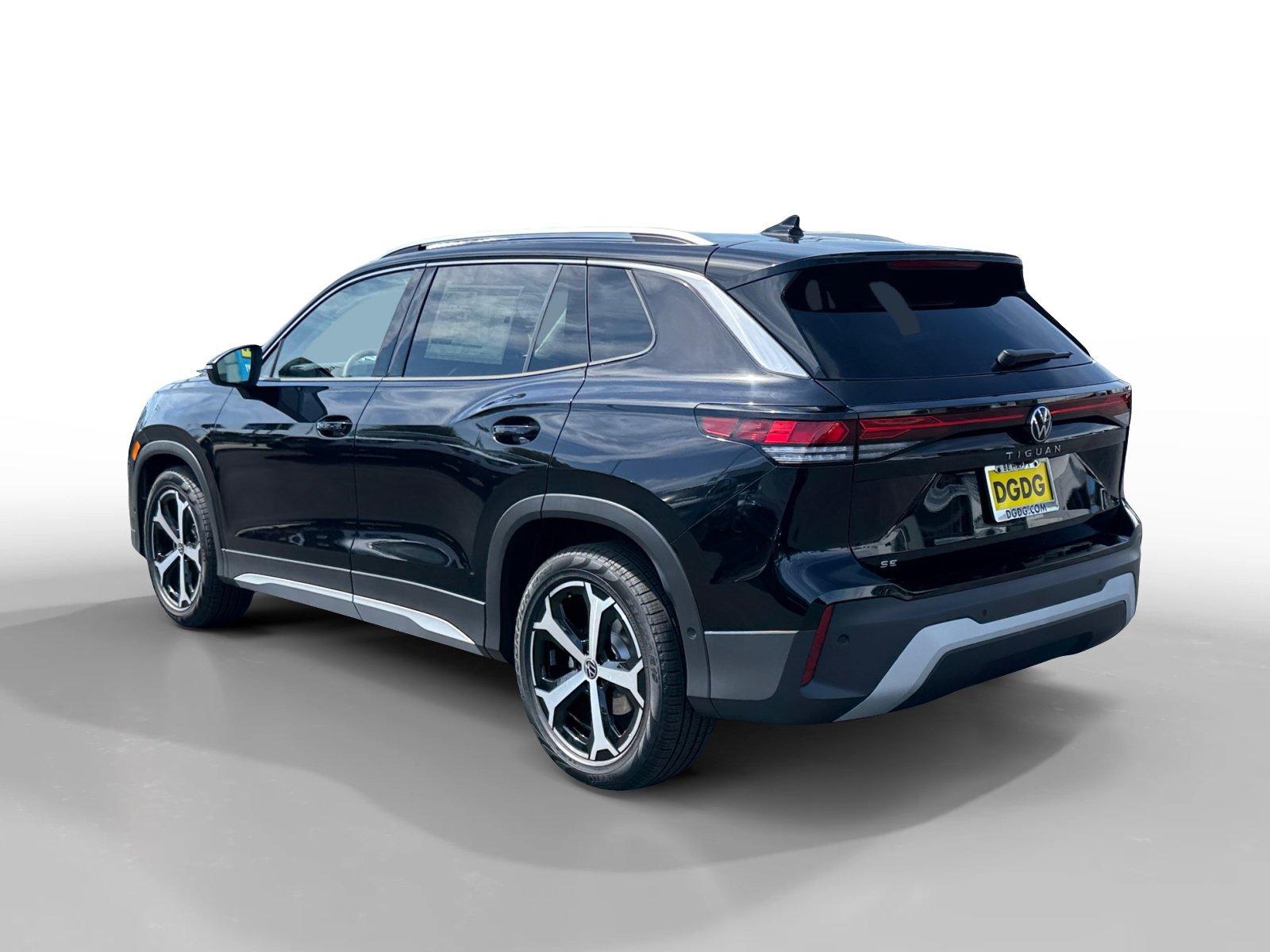 New 2026 Volkswagen Tiguan SE FWD image 3