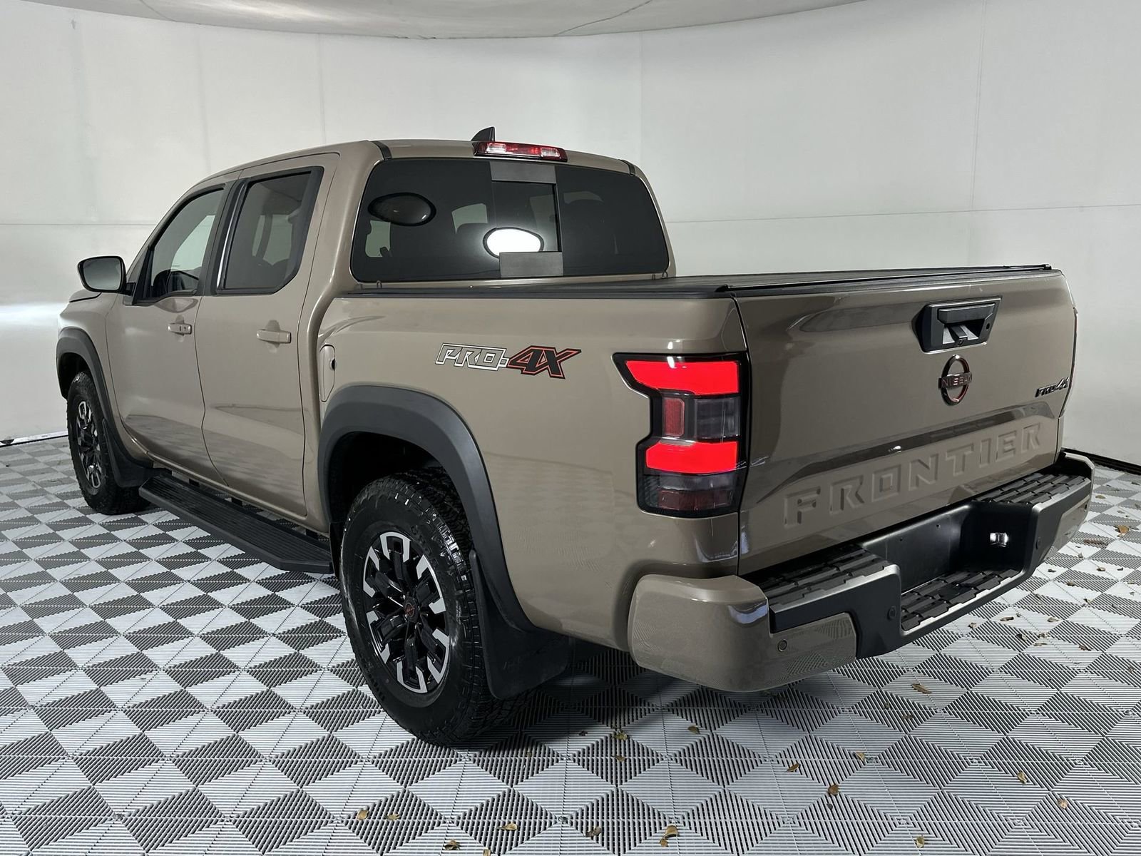 Used 2024 Nissan Frontier PRO-4X w/ Technology Package AWD/4WD image 6
