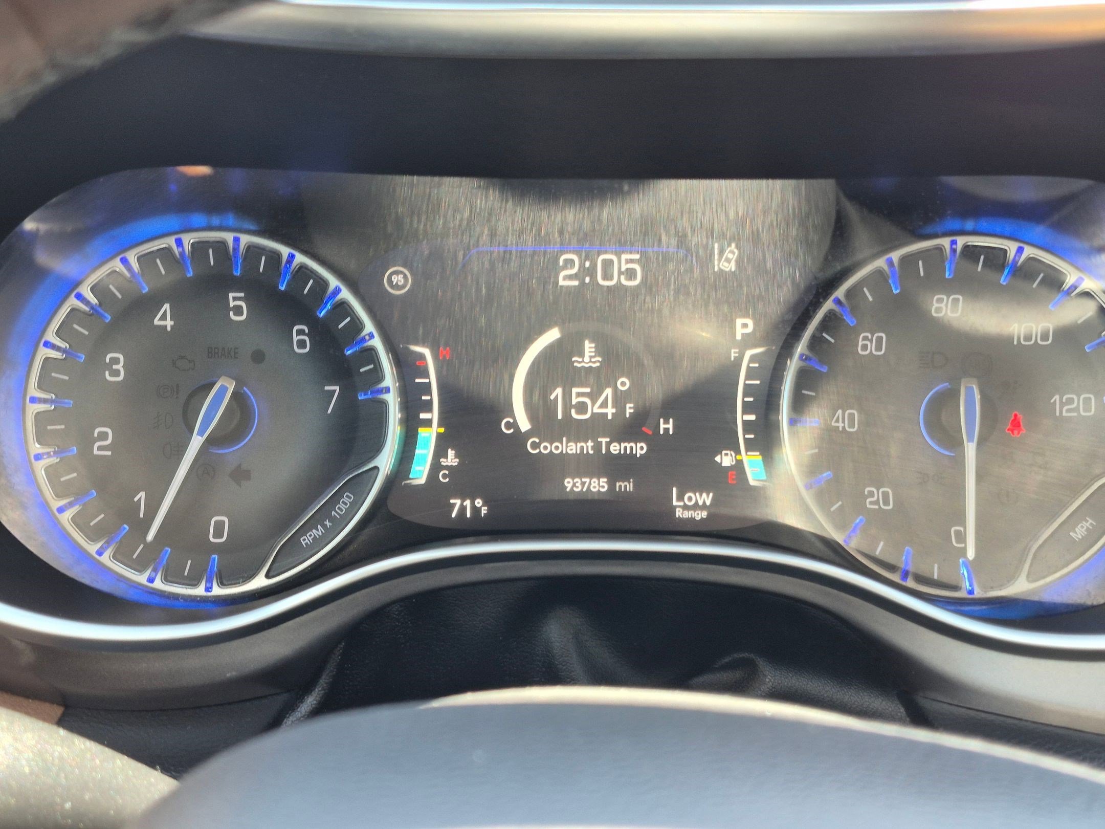 Used 2017 Chrysler Pacifica Limited w/ UConnect Theater Package FWD image 21