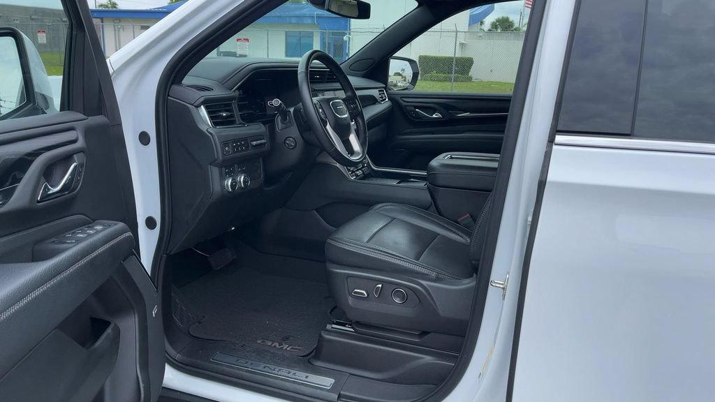 Used 2024 GMC Yukon XL Denali AWD/4WD image 13