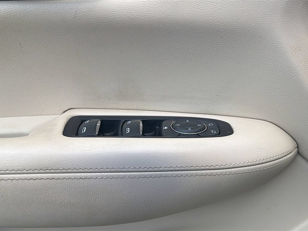Used 2018 Cadillac XT5 FWD image 18