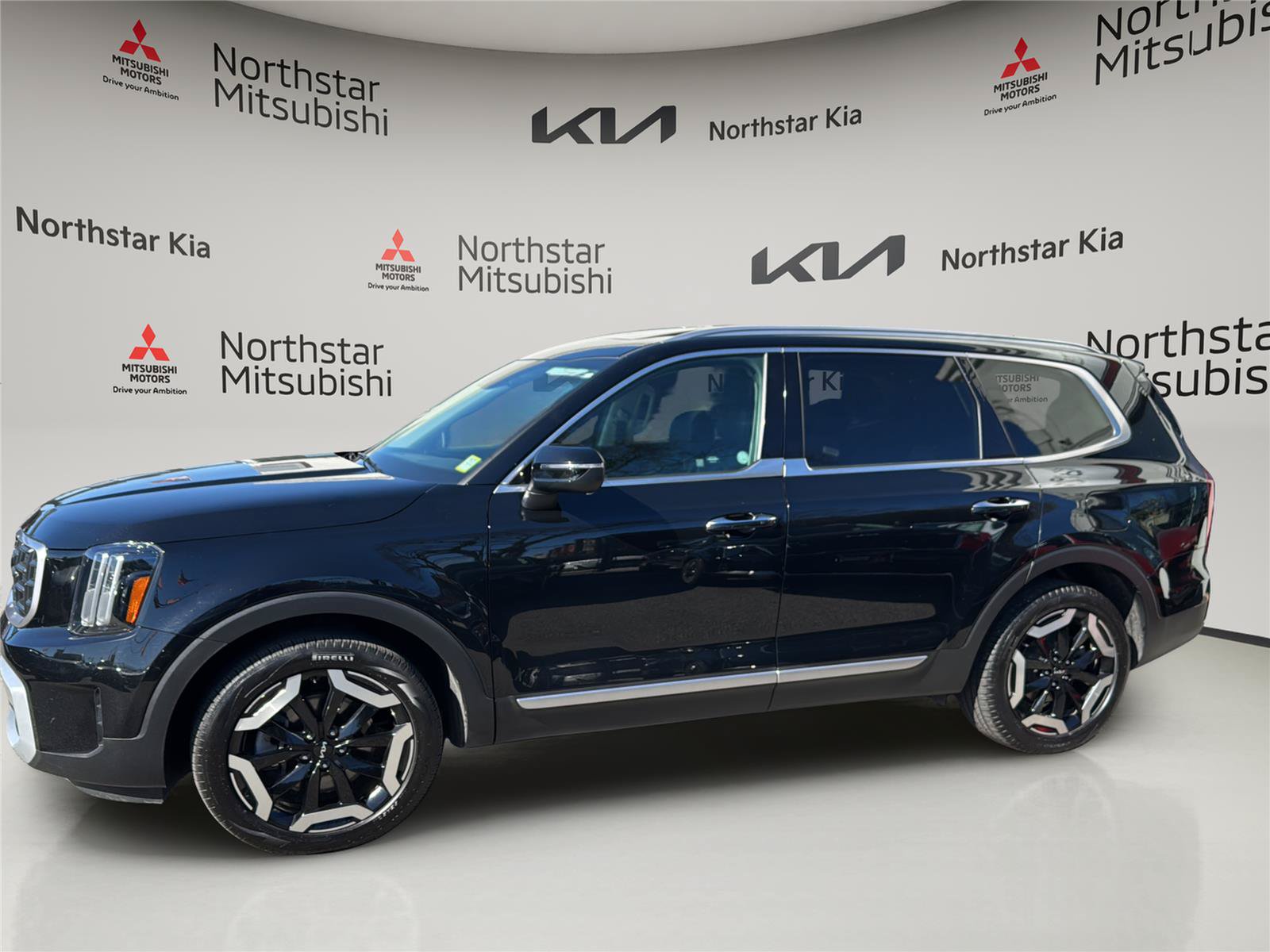 Used 2025 Kia Telluride S AWD/4WD image 2