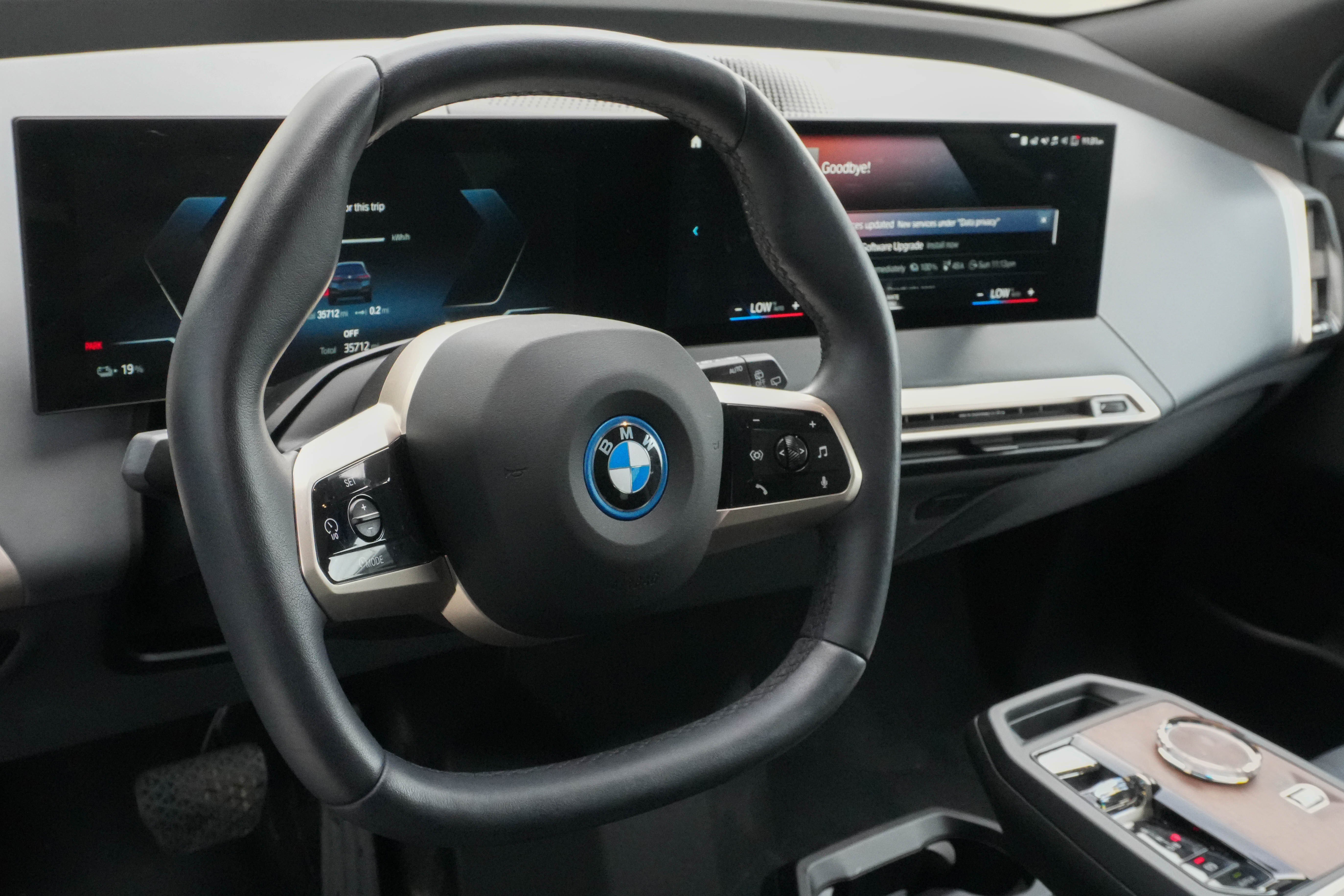 Certified 2023 BMW iX xDrive50 w/ Premium Package AWD/4WD image 10