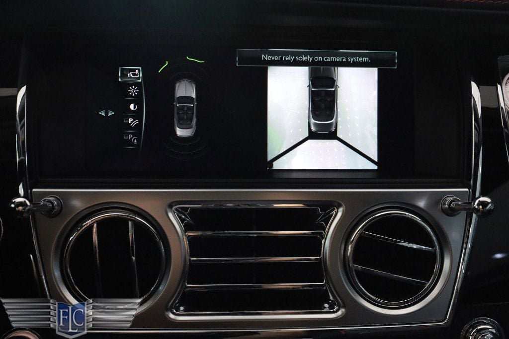 Used 2021 Rolls-Royce Dawn image 37