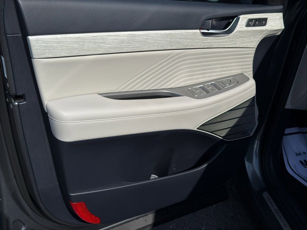 Used 2025 Hyundai Palisade Calligraphy image 9